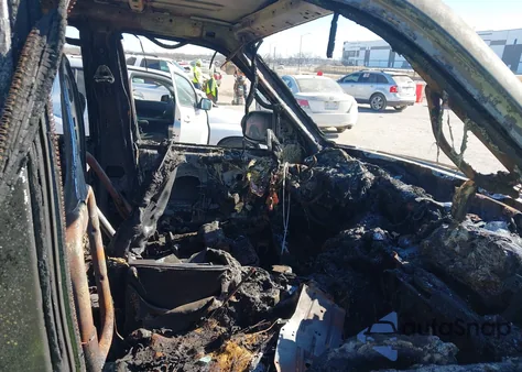 2000 Ford Expedition Eddie Bauer z USA, uszkodzony, nr VIN 1FMPU18L9YLB08002